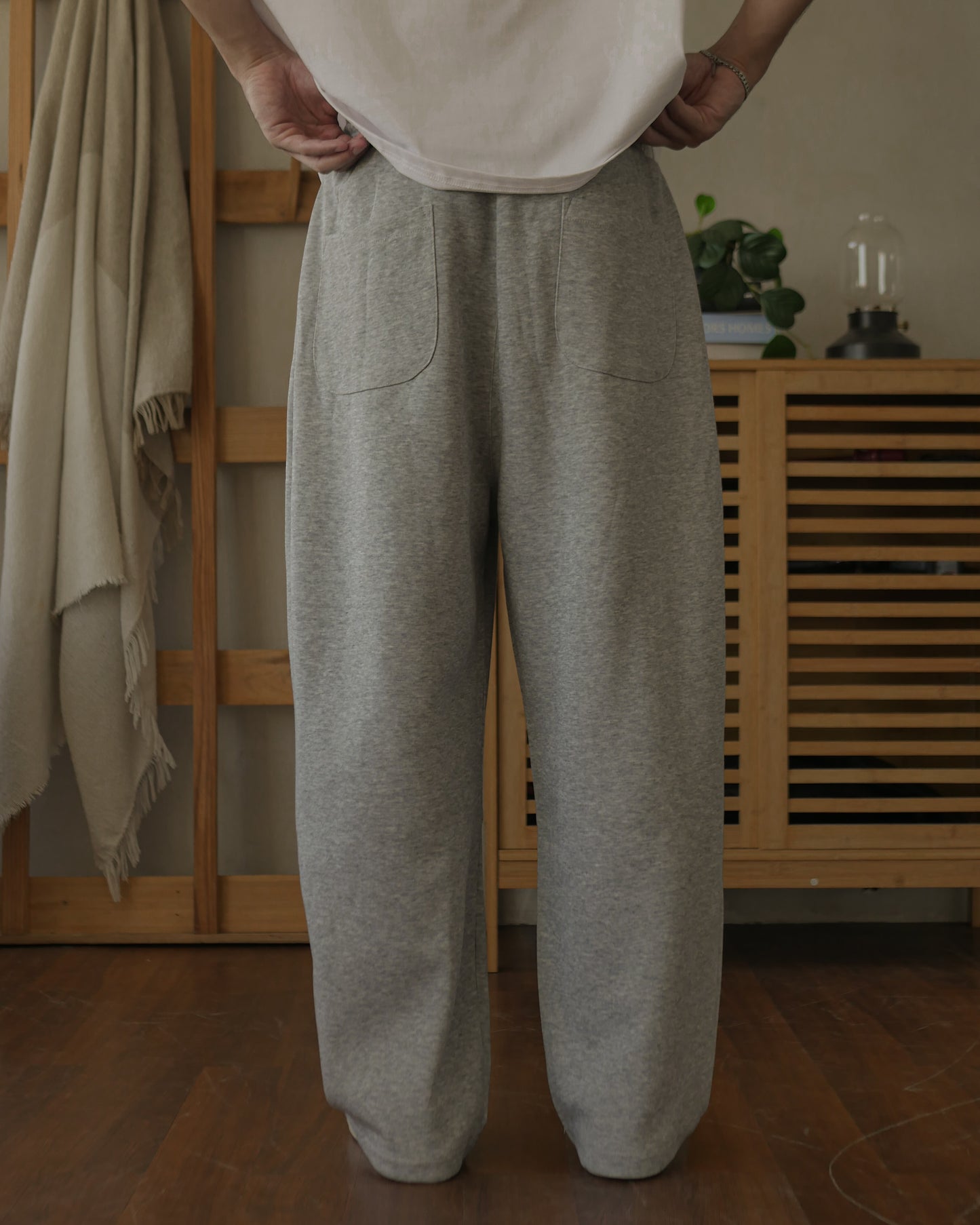 EZRA THREE-TUCK SWEATPANTS IN GRAY MARL