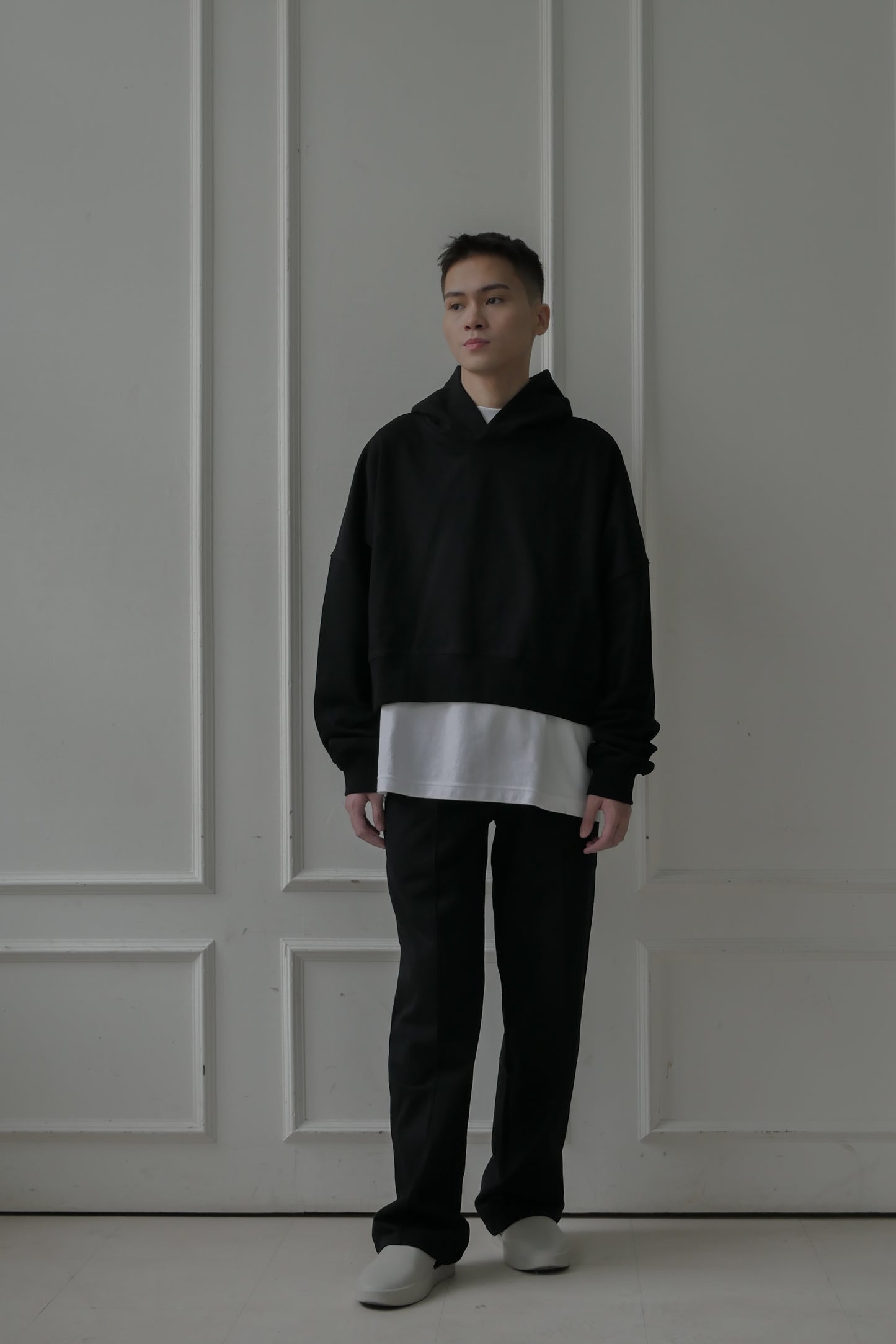 DAILY CROPPED HOODIE - BLACK