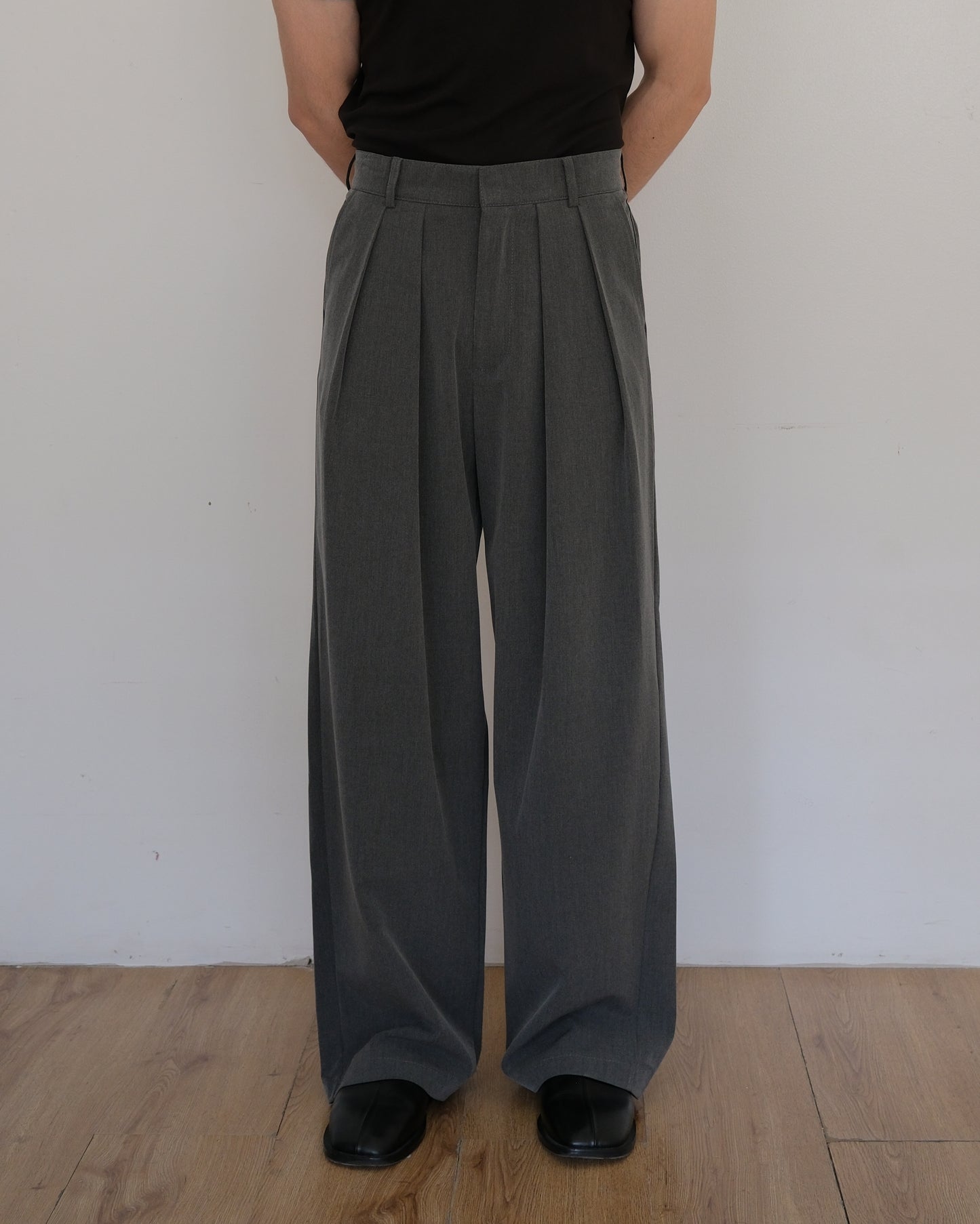 LEON REVERSE PLEATED TROUSERS - GRAY